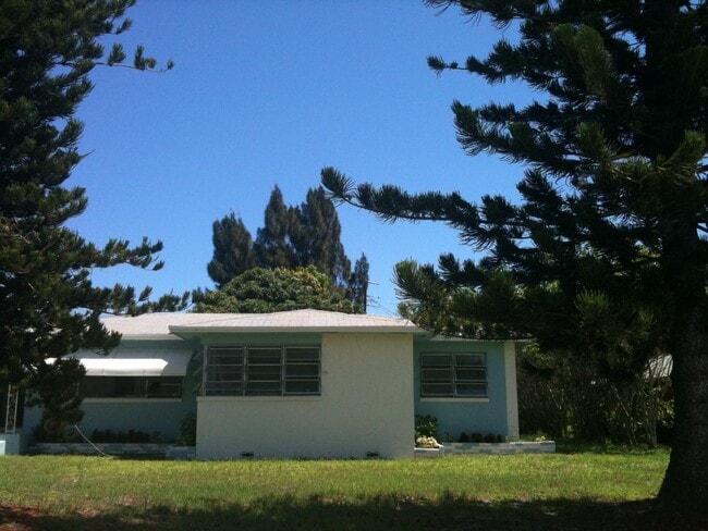 Primary Photo - 355 NW 8th Ave
