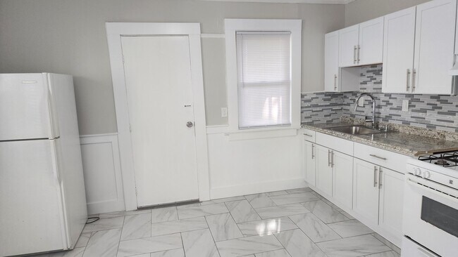 Building Photo - 1516 Pembroke St