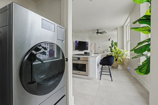 Building Photo - Downtown Atlanta Luxury Condo