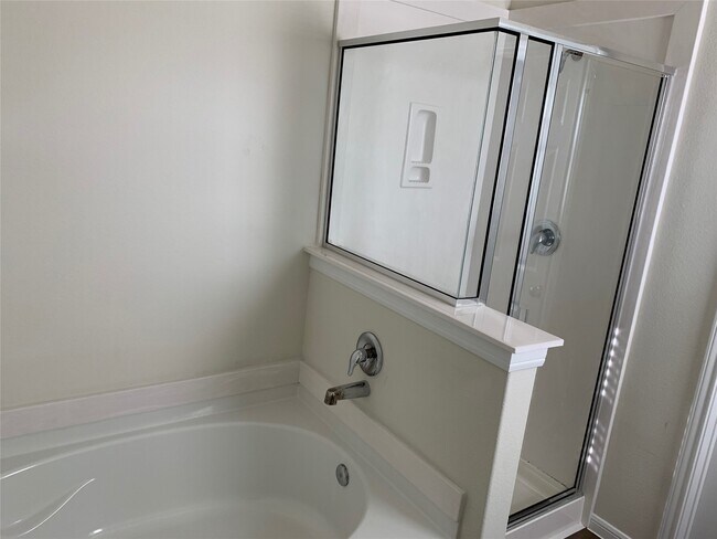 Building Photo - 4622 Falling Sun Dr