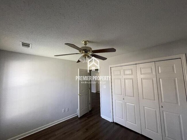 Building Photo - 5738 Riverhead Ave