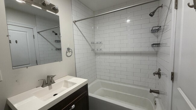 Building Photo - 137A Dekalb Ave