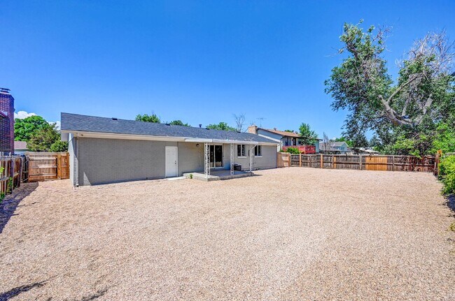 Building Photo - $2,900.00, 5 bed, 3 bath in Denver with Fi...