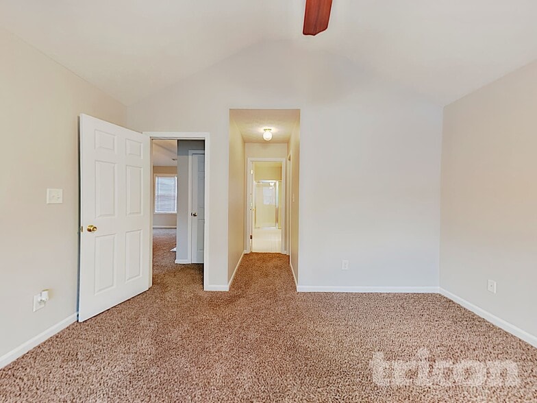 Building Photo - 640 James Ridge Dr