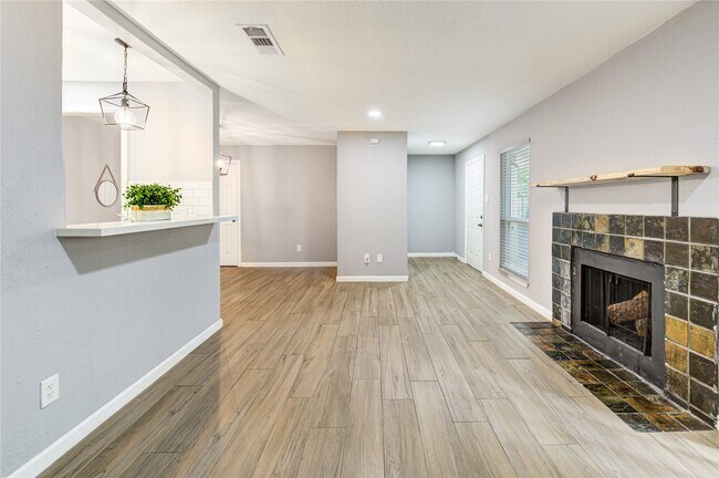 Building Photo - 3929 Tanglewilde St