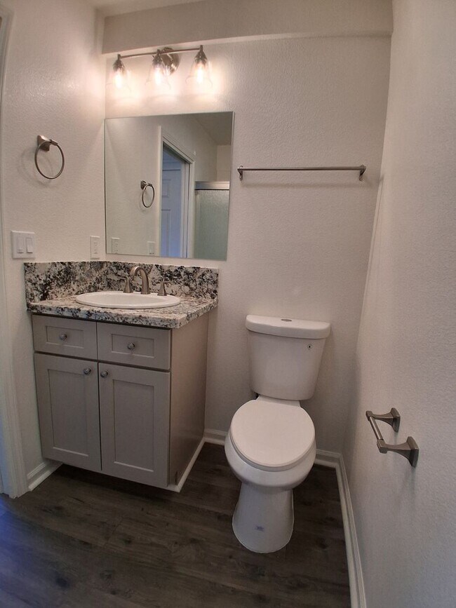 Building Photo - 3016 Lake Park Ct