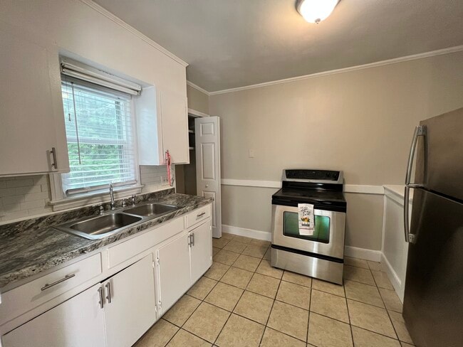 Building Photo - 130 Reid St