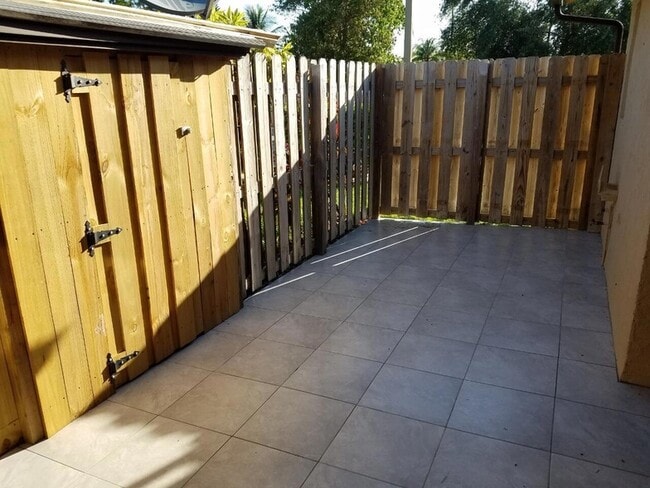 Building Photo - 3603 Waterview Cir