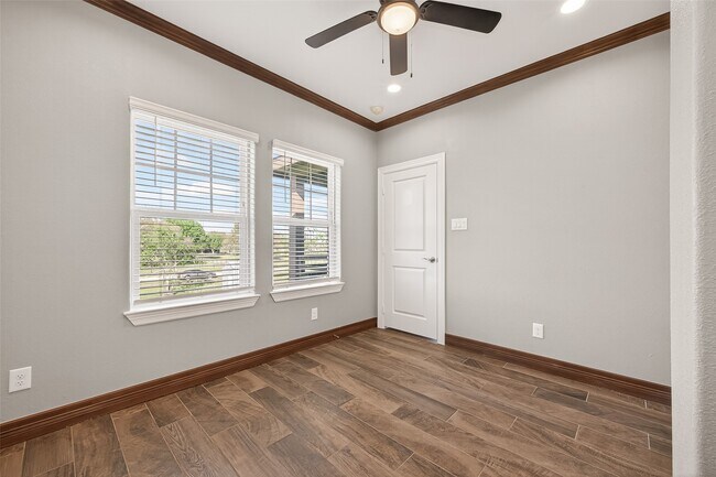 Building Photo - 2410 Engeling Rd