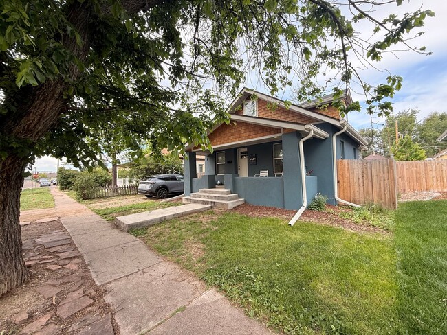 Building Photo - Spacious 4-Bedroom Home in the Heart of Edgewater
