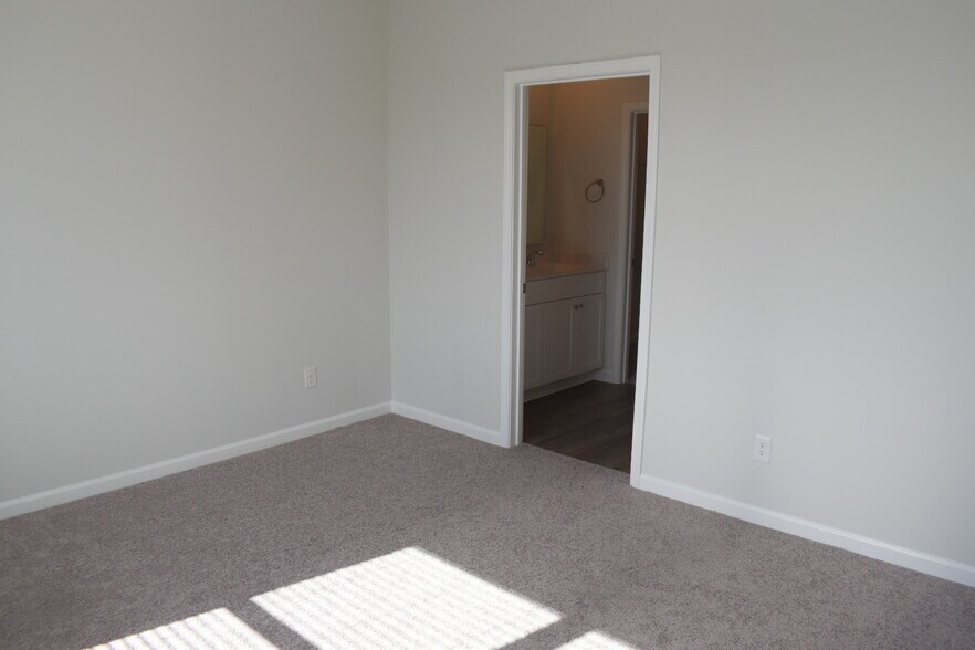 Building Photo - 471 St Kitts Way