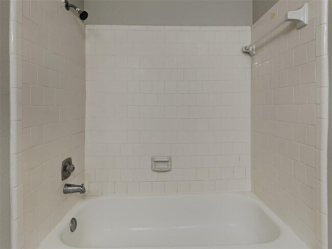 Building Photo - 11122 Drakeland Dr