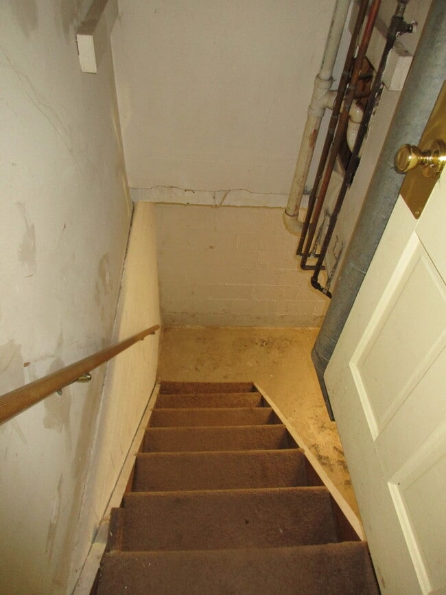 Building Photo - Covered Parking for 3 vehicles!