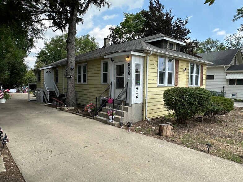 View from St Charles Rd - 926 E St Charles Rd