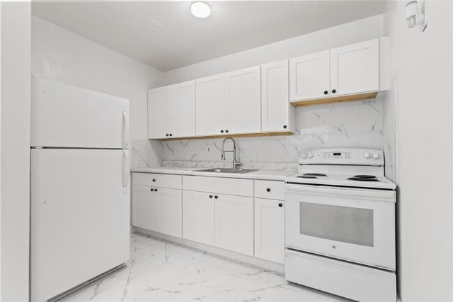 Building Photo - 804 NW 2nd Ave