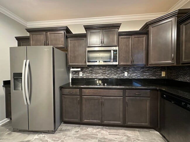 Building Photo - Beautiful 4 bedroom 2 1/2 Bath Home For Rent!