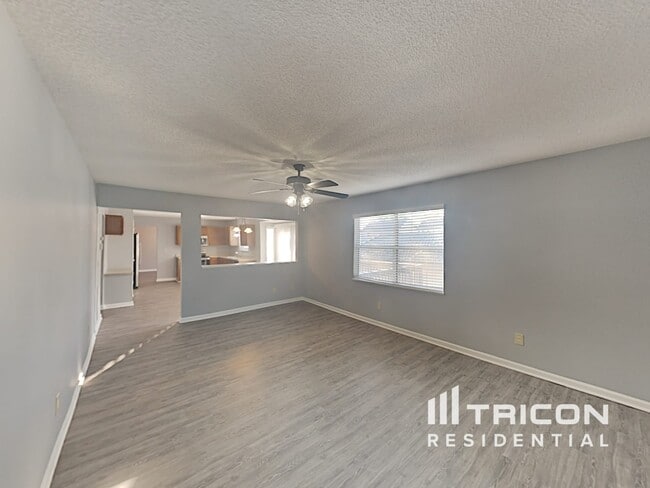 Building Photo - 210 Glen Rose Cir