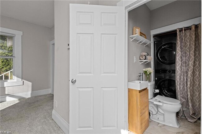 Building Photo - 868 W 36th St