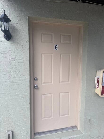 Building Photo - 909 E Humphrey St