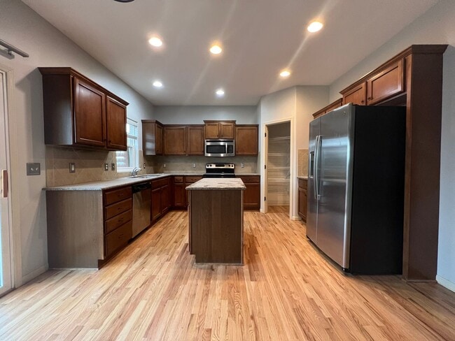 Building Photo - Must See Elkhorn Home!!