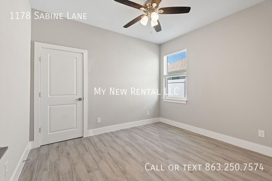 Building Photo - 1178 Sabine Ln