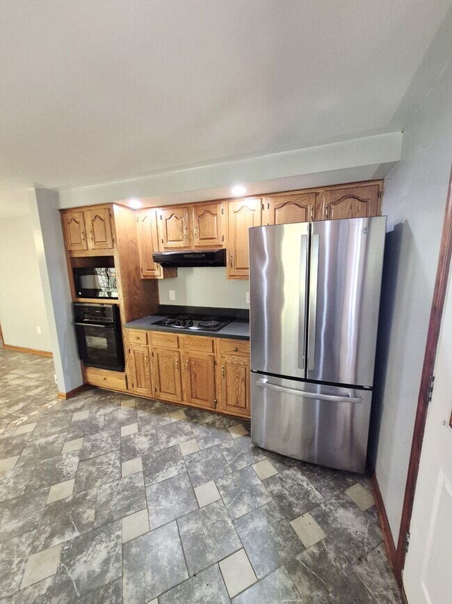 Building Photo - 976 Snow Mountain Rd