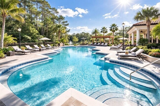 Building Photo - 713 Crest Pines Dr