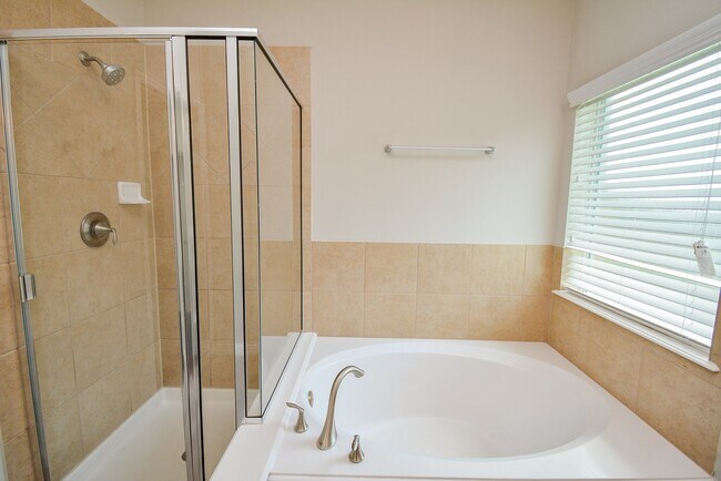 Building Photo - 6003 Hickory Hollow Dr