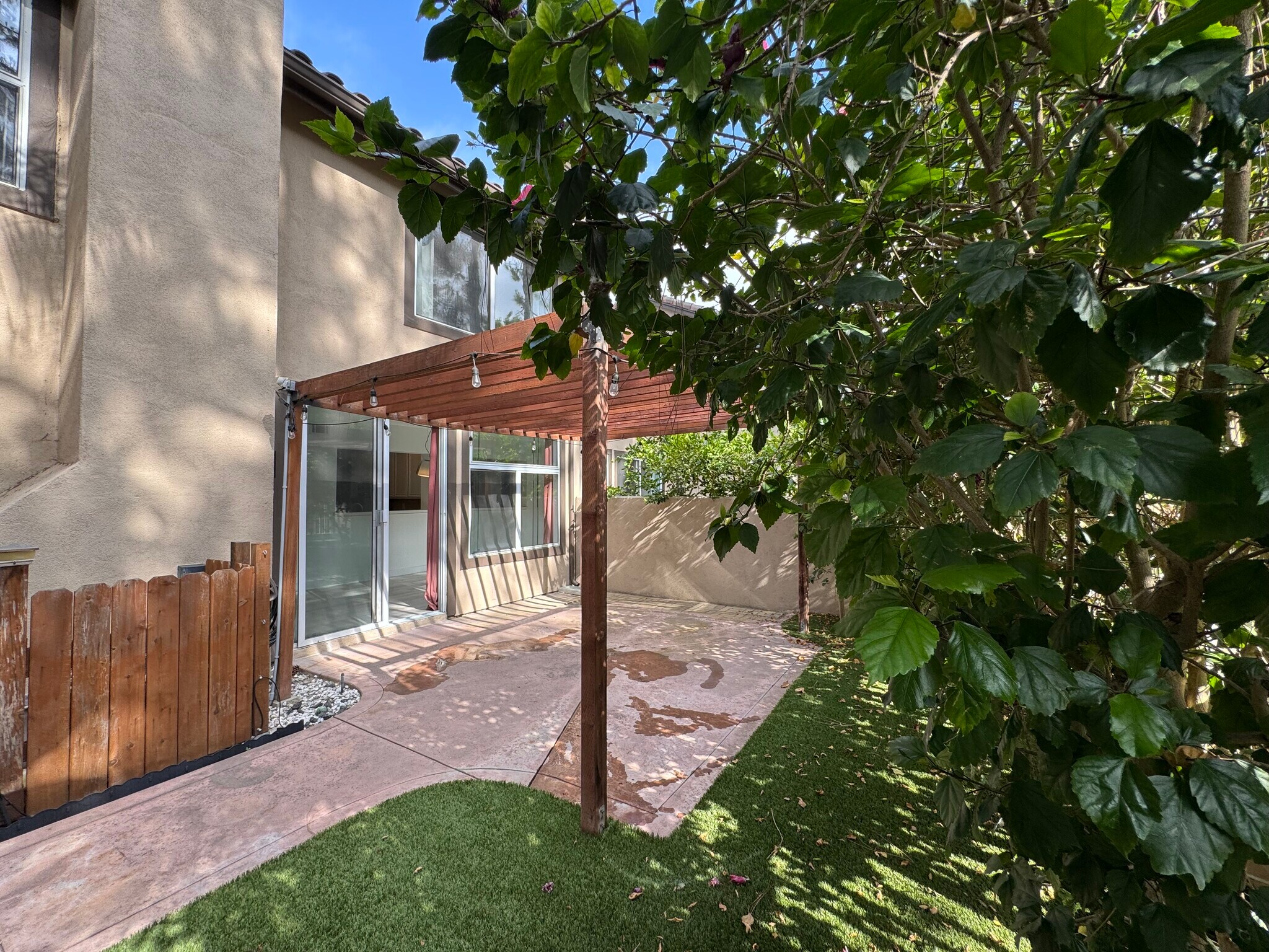 Building Photo - 5 Meadowbrook