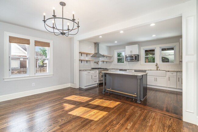 Building Photo - Charming Renovated East Nashville Home wit...