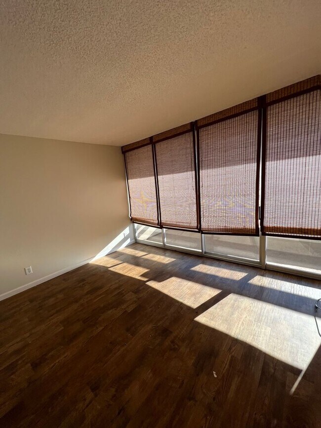 Building Photo - 100 N Arlington Ave