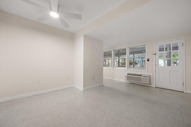 Building Photo - 308 Ohio Pl