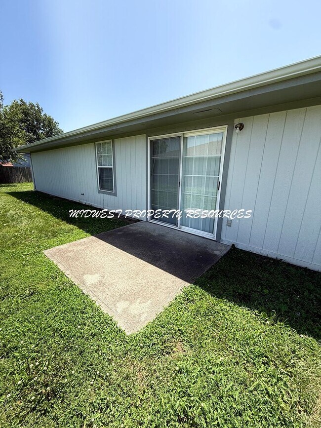 Building Photo - 503 NE Austin St