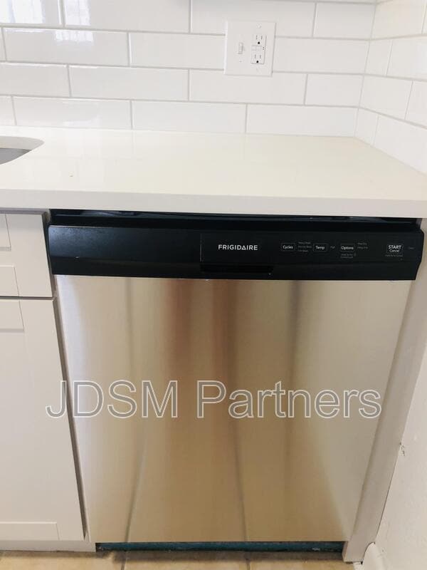 Building Photo - 1415 N Pearl St