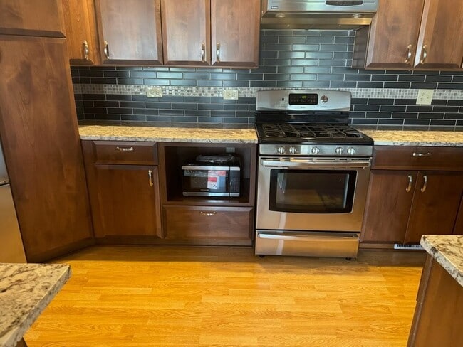 Building Photo - 1871 Fox Run Dr