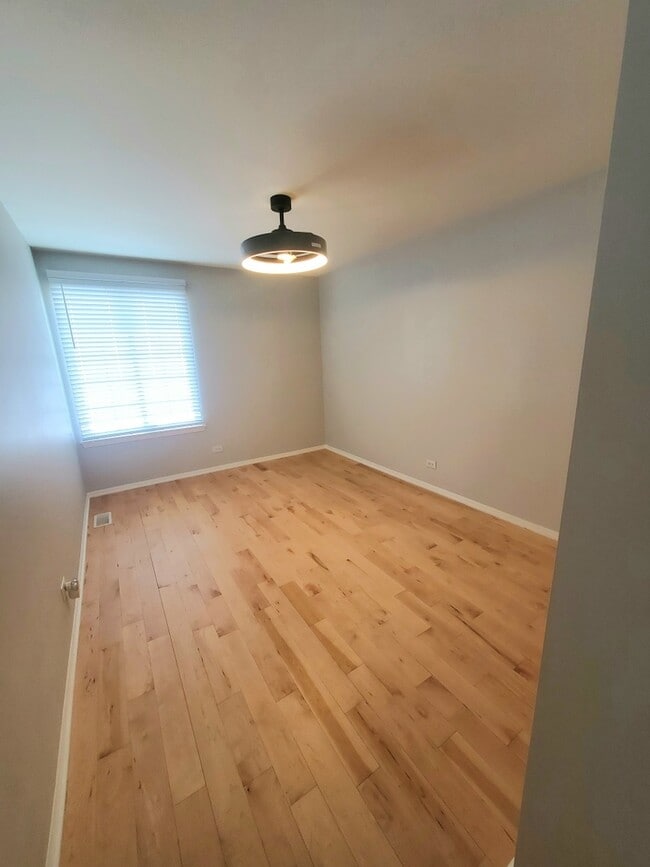 Building Photo - 1469 Braymore Cir W