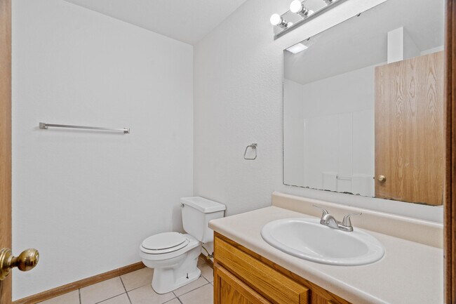 Building Photo - 2507 Carnation Dr