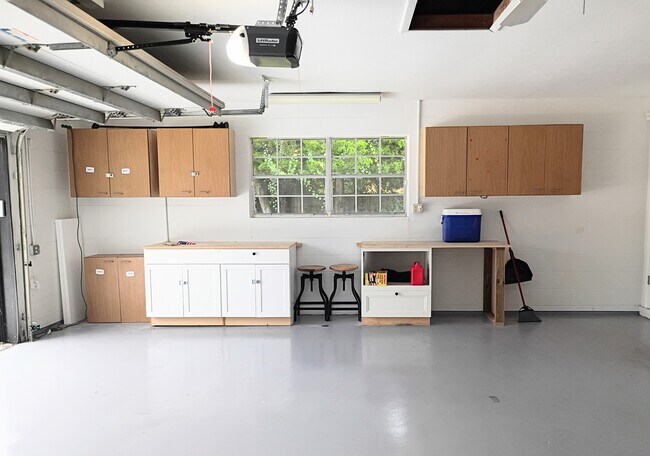 Building Photo - 727 Gilda Dr