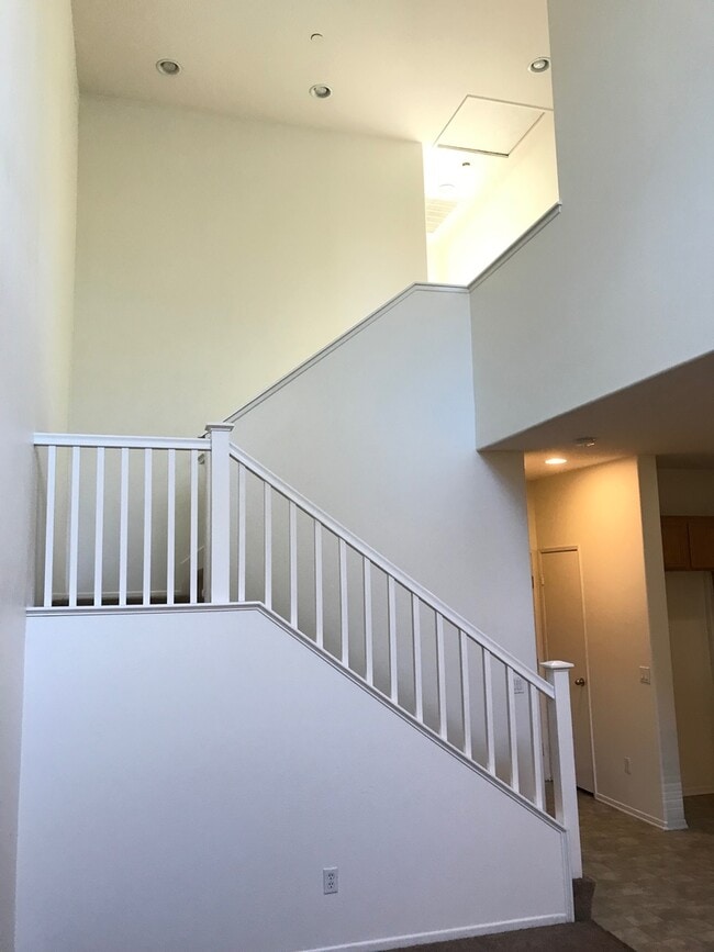 Building Photo - Beautiful 2 Bedrooms,  2.5 Bath Townhome with 2 Car Attached Garage in Ontario