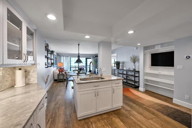 Building Photo - 5000 N Ocean Blvd