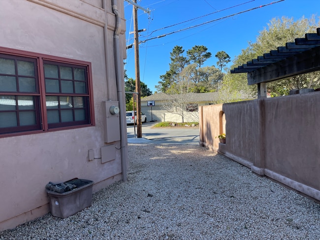 Building Photo - Beautiful Mediterranean 2-Bedroom House in...