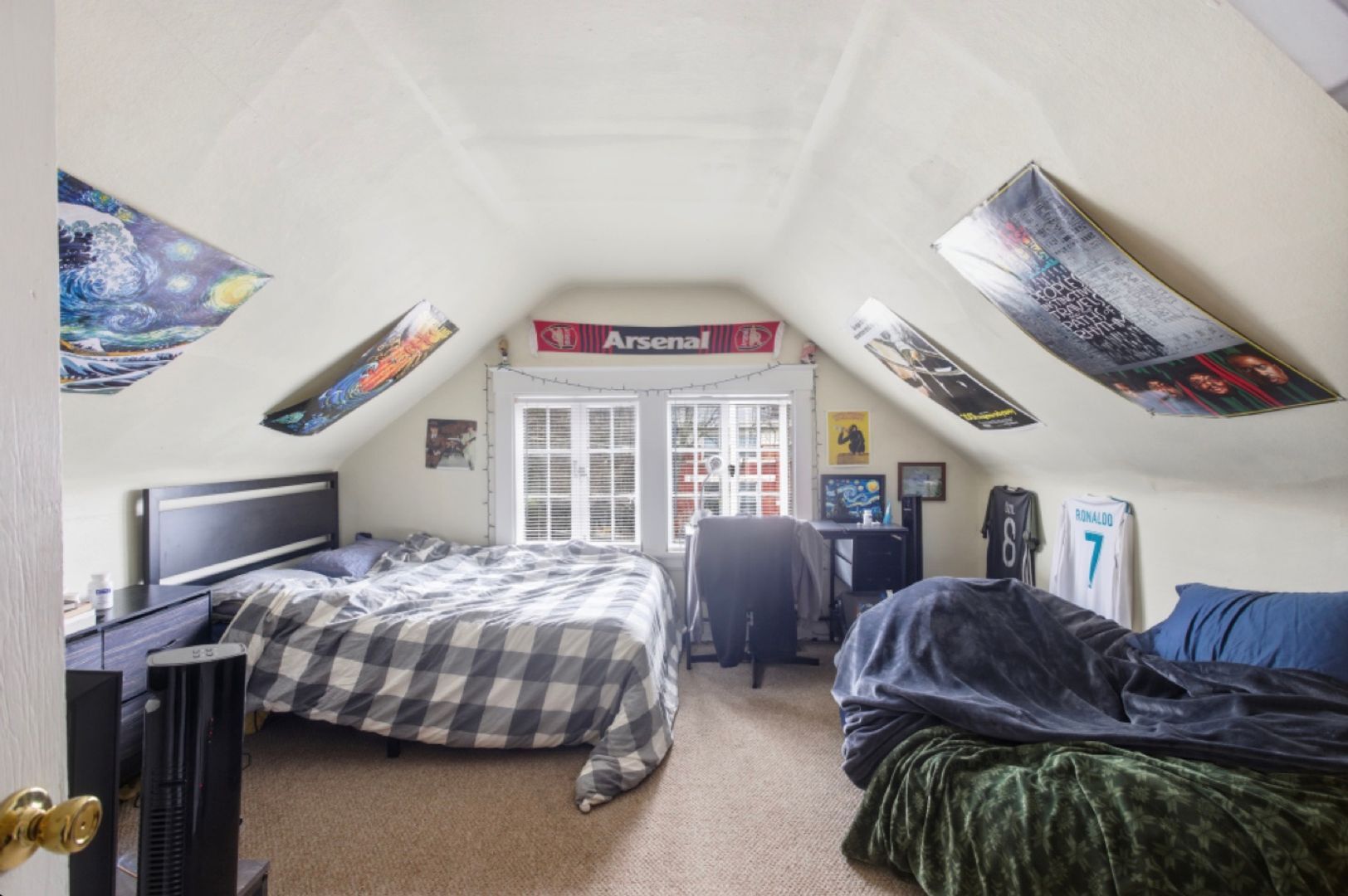 Building Photo - 132 Parker St