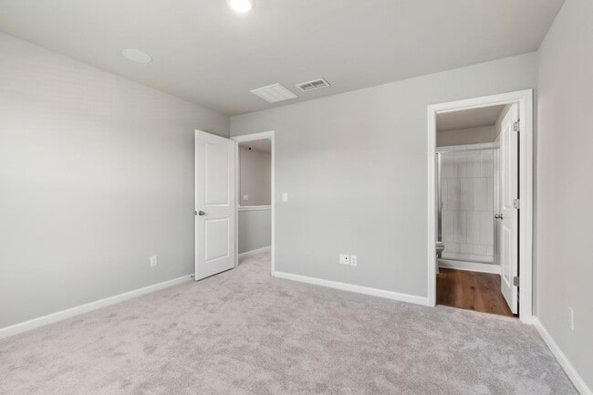 Building Photo - Modern 3-Bedroom Townhome with Luxury Fini...