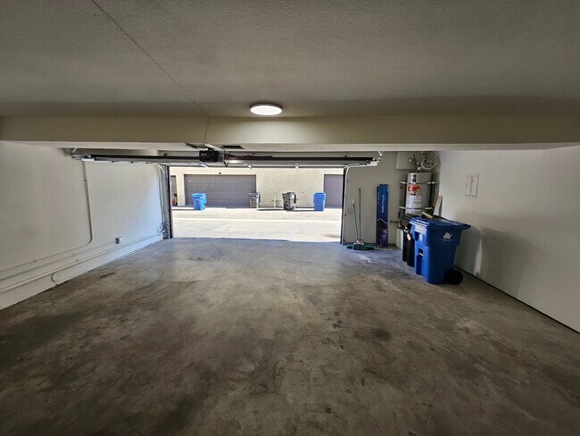 Building Photo - Modern Comfort Meets Convenience — 4-Bedro...