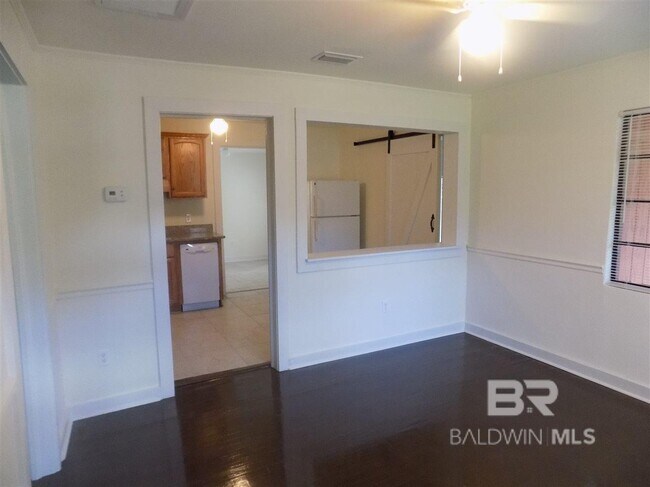 Building Photo - 228 Seminole Ave