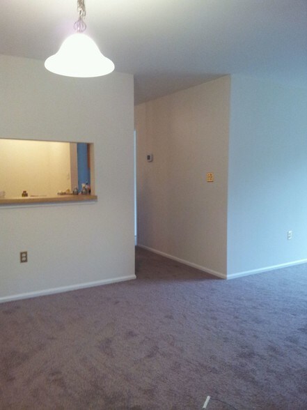 Building Photo - 12 Quince Ct