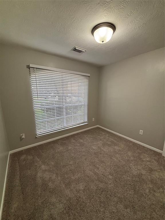 Building Photo - 1702 Oak Ridge Dr