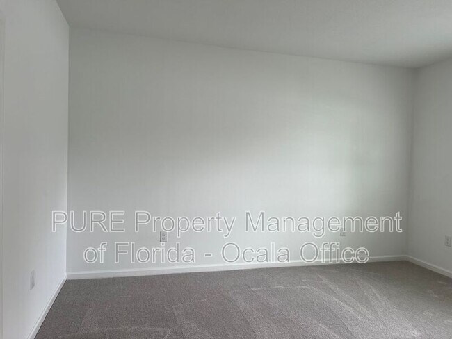 Building Photo - 3429 NE 40th St