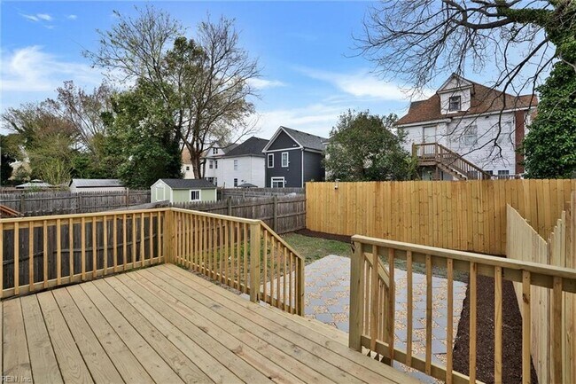 Building Photo - 412 W 29th St