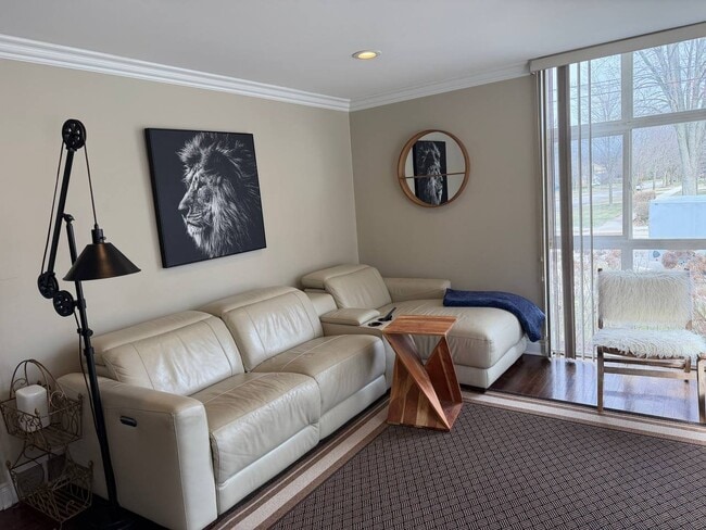 Building Photo - 315 N Eton St